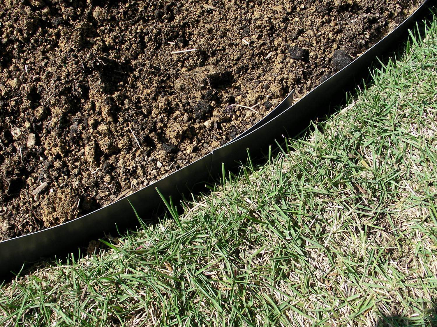 芝生の根止め はみ出し防止 芝生のお手入れとガーデニング